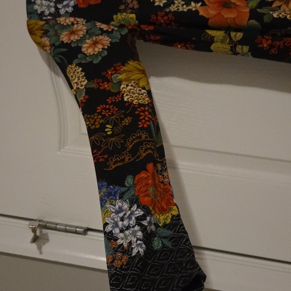 Johnny Was Floral Full Sleeve Top - Picture 4 of 8